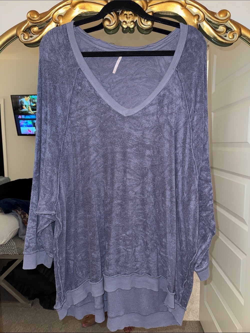Relaxed V-Neck Women's Top in Dusty Blue